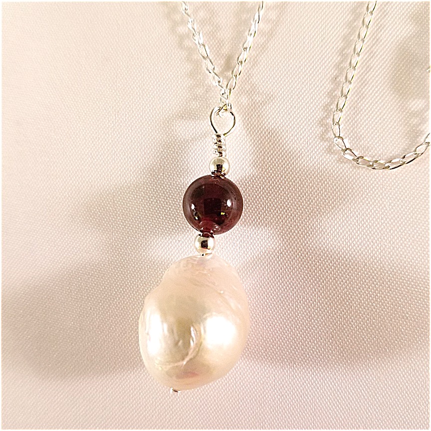 Baroque-Pearl-necklace-with-garnet-1-1.jpg