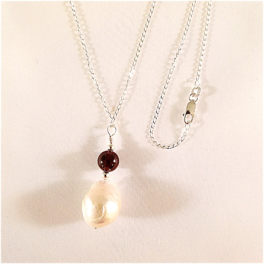 Baroque-Pearl-necklace-with-garnet-2-1.jpg