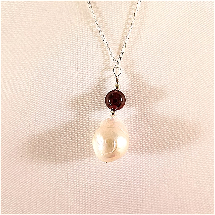 Baroque-Pearl-necklace-with-garnet-3-1.jpg