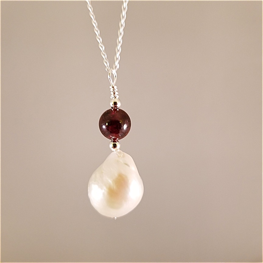 Baroque-Pearl-necklace-with-garnet-4-1.jpg