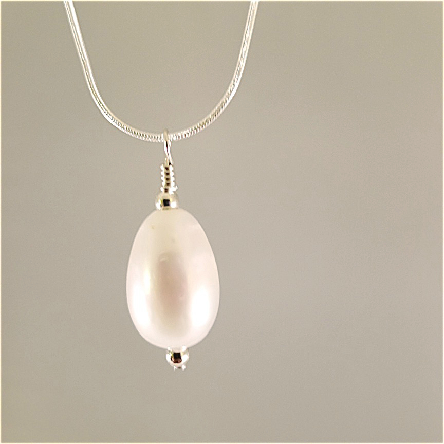 Pearl-pendant-on-silver-snake-chain-6-1.jpg
